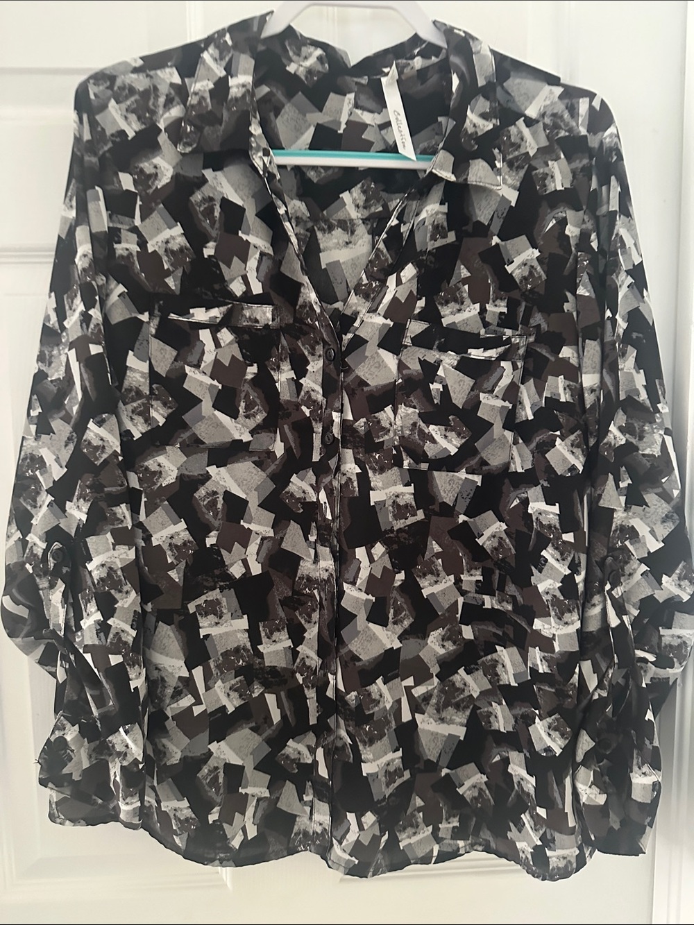 NY Collection Black and White Abstract Geometric Blouse